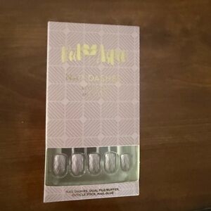 Elegant Gray Nail Dashes by Red Aspen